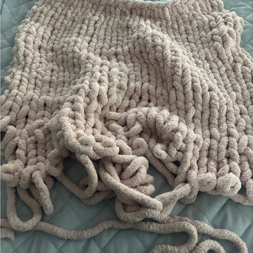 Chunky Knit Blanket yarn in Soft Pink